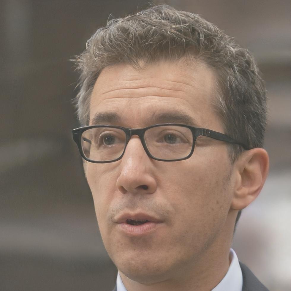 Senior testing consultant demonstrating quality improvement techniques to client team